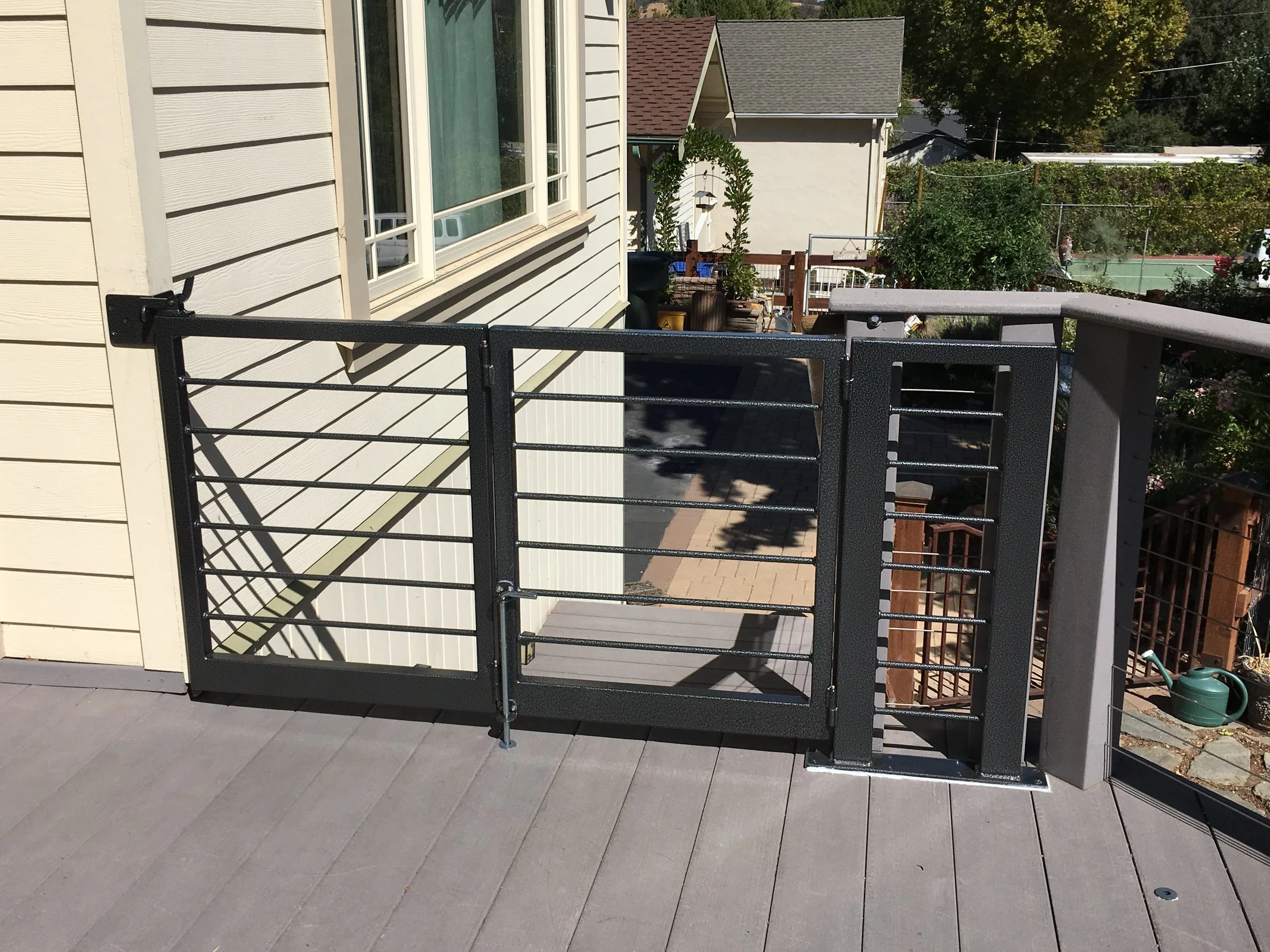 Bi-Fold Modern Gate - David L Curry Design