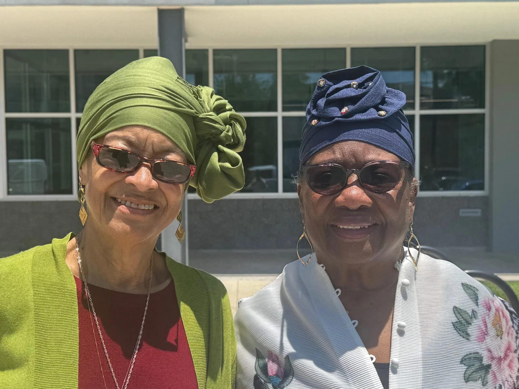 Joyce Nu’Man (left, AEC Class of '70), Merial Hall (right, AEC Class of '70). Credit: Tammy C. Barney