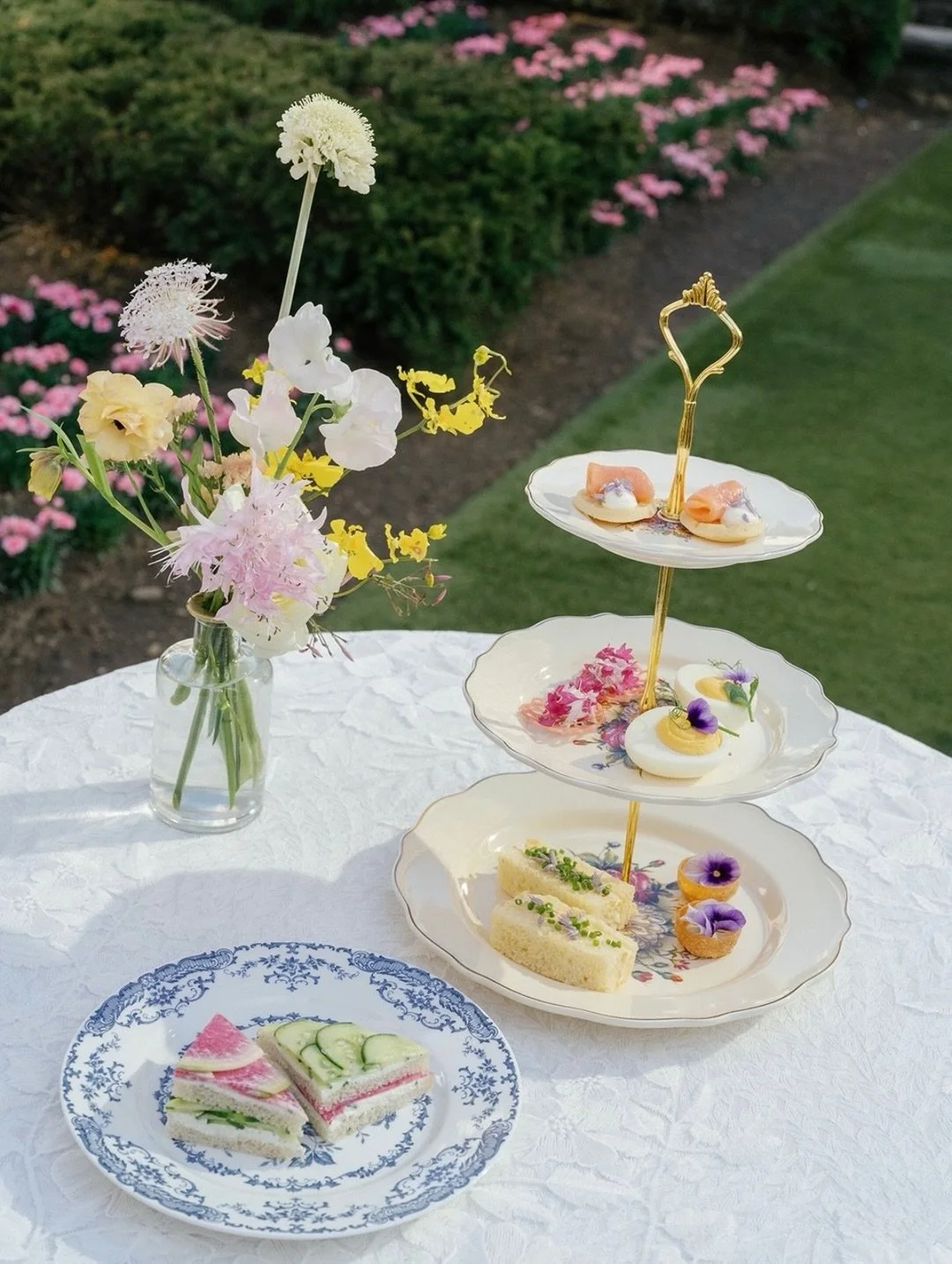 NYBFW with @haileypaigebride 

Private Event Space: @620loftgarden | @rockefellercenter
Planning &amp; Creative Direction: @michelleelaine
Culinary Experience: @adcateringandevents
Event Rentals: @broadwaypartyrentals

Sponsors
Photography: @bytrentb