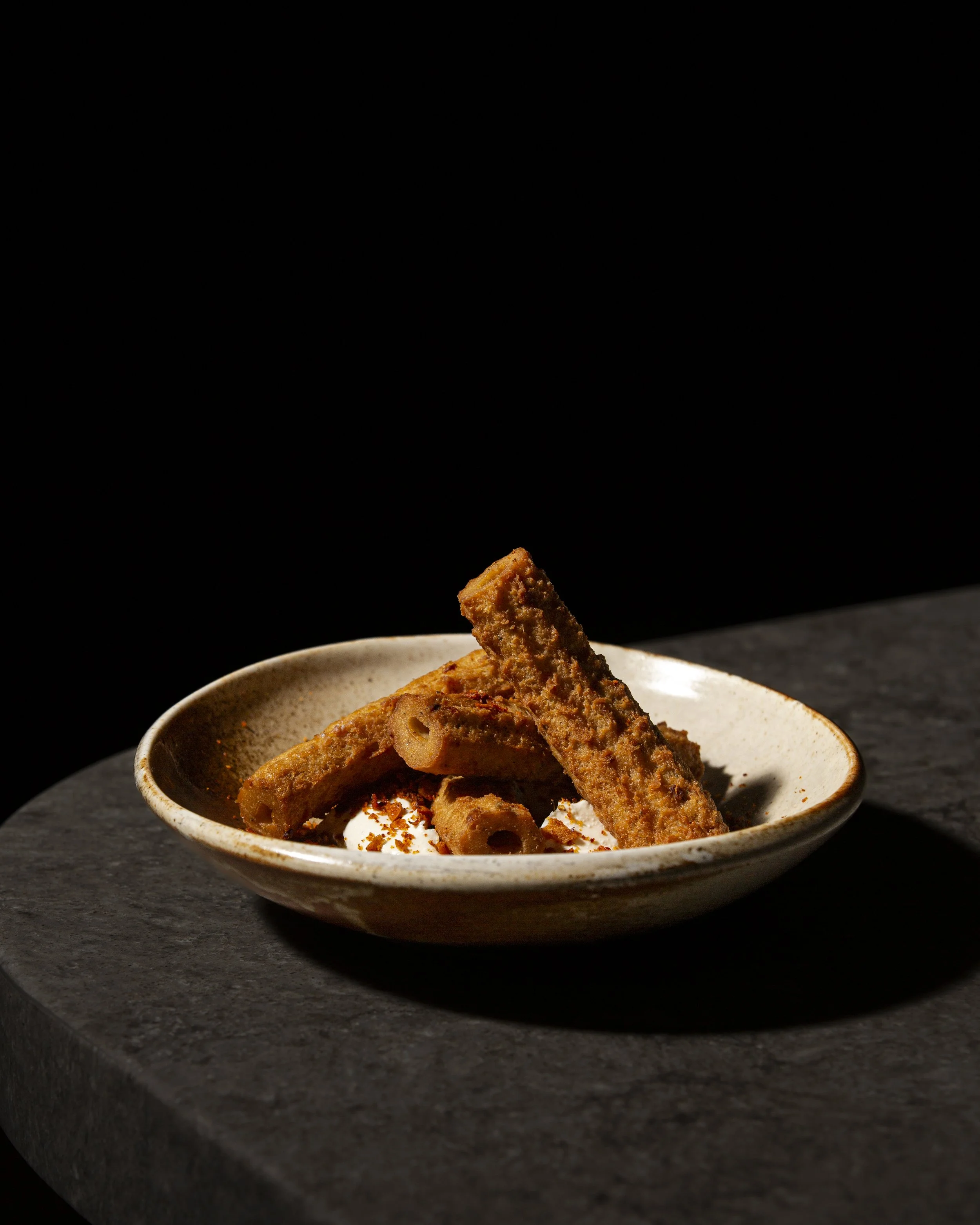 Fried fish sticks on a ceramic plate.