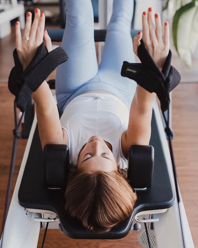 Breathe, Stretch, Shake, it&rsquo;s all happening at once 😏 see you tonight #PageOnePilates .
.
.
.
.
.
#pilatesreformer #pilatesbody #pilateslovers #reformerpilates #pilates #doingthings #aloyoga #pilatesinstructor #core #abs #health #healthy #fitn