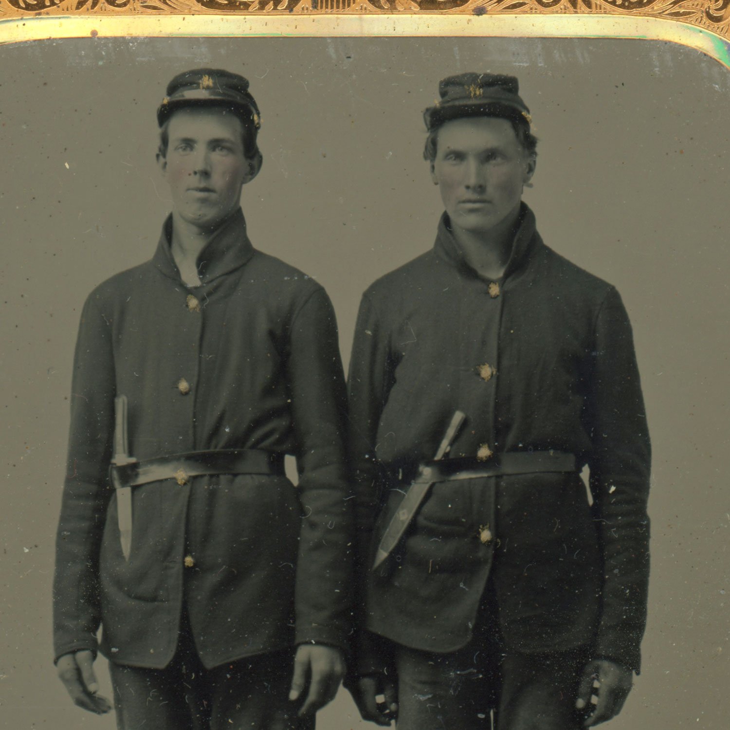 ambrotype-two-soldiers-with-knives3.jpg