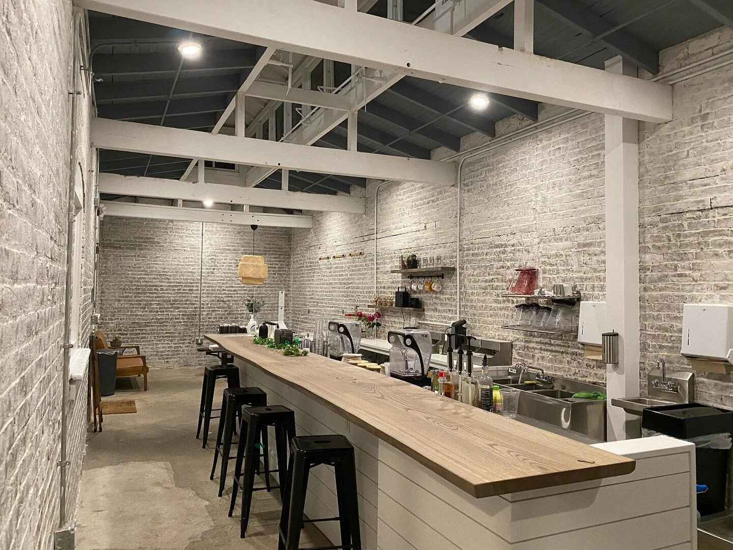 Stoked to see @thriveeaston all settled in their new digs! Check them out if your looking for some fun nutritional shakes, fitness advice and good vibes!
#design #build #renovate #preserve #feeneyandco