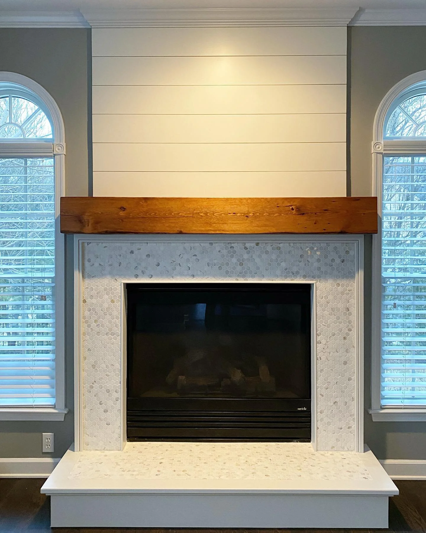 Swipe through to see the transformation of this fireplace! I think my buddy Lou approves of his new hang out spot 🐶
#fireplaceremodel #fireplacehangs #reclaimedwood #marble #shiplap

#design #build #renovate #preserve #feeneyandco