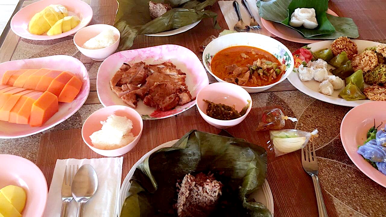 Devi Ohira Blue Elephant Tour - lunch - Chiang Mai food from market lunch spread.JPG