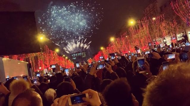 Happy New Year from Paris 🎇🎆 .
.
.
.
.
.
.
#champselysees #arcdetriomphe #newyearseve #lasers #fireworks #nye #happynewyear #happynewyear2019 #paris #parisfrance #celebrate #streetsofparis #worldwide #france #2019 #coupletravel #memorybank #videoof