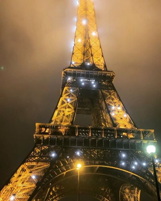 Summit Level #paris #parisfrance #eiffeltower #summit #takeittothetop #ontopoftheworld #views #cityoflights #travel #coupletravel #aroundtheworld #withyou #nothingbetter @fa_bianoo ❤️