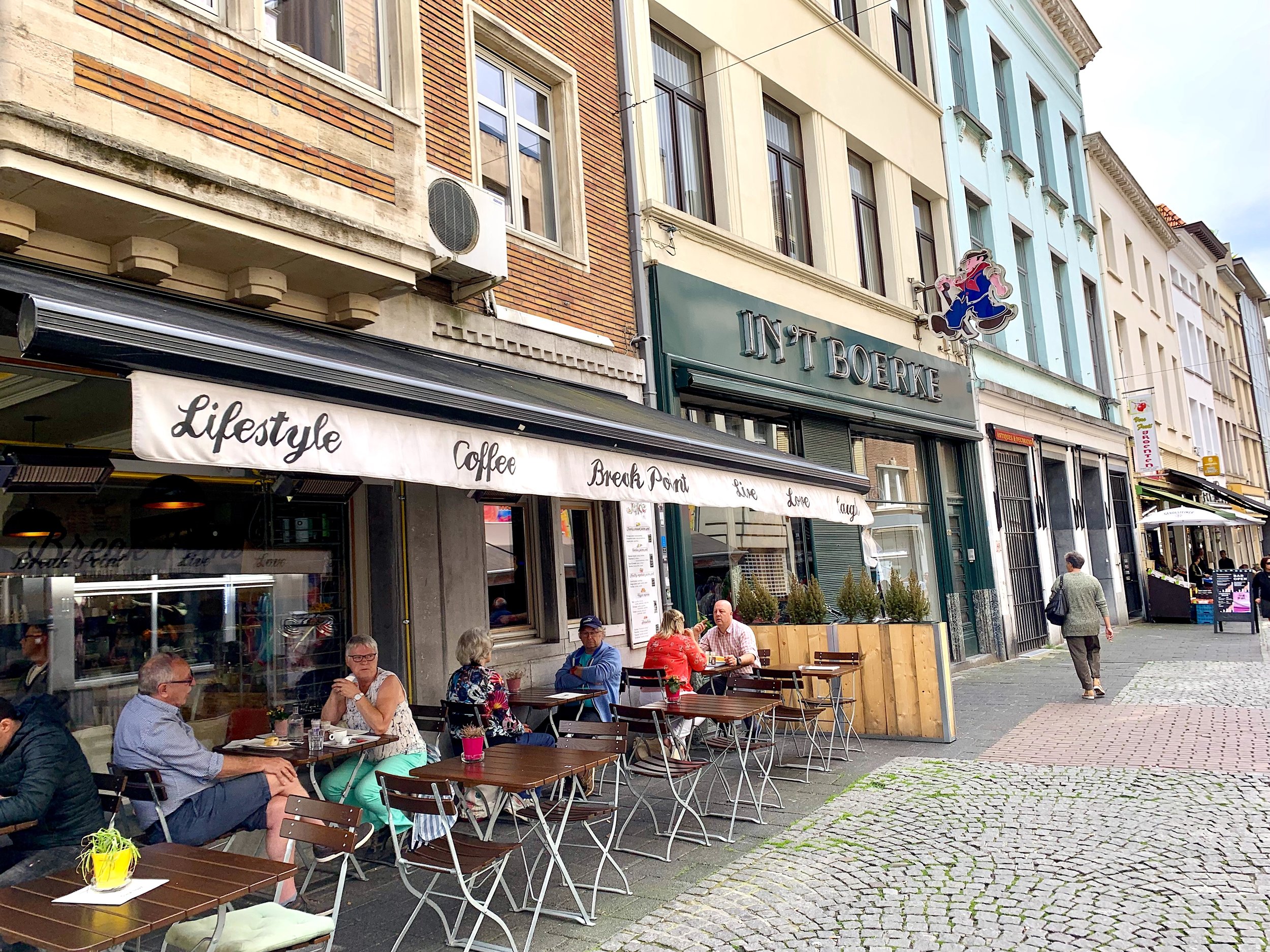 Devi Ohira Belgium Antwerp Antwerpen lifestyle street cafe coffee bars sidewalk.jpg