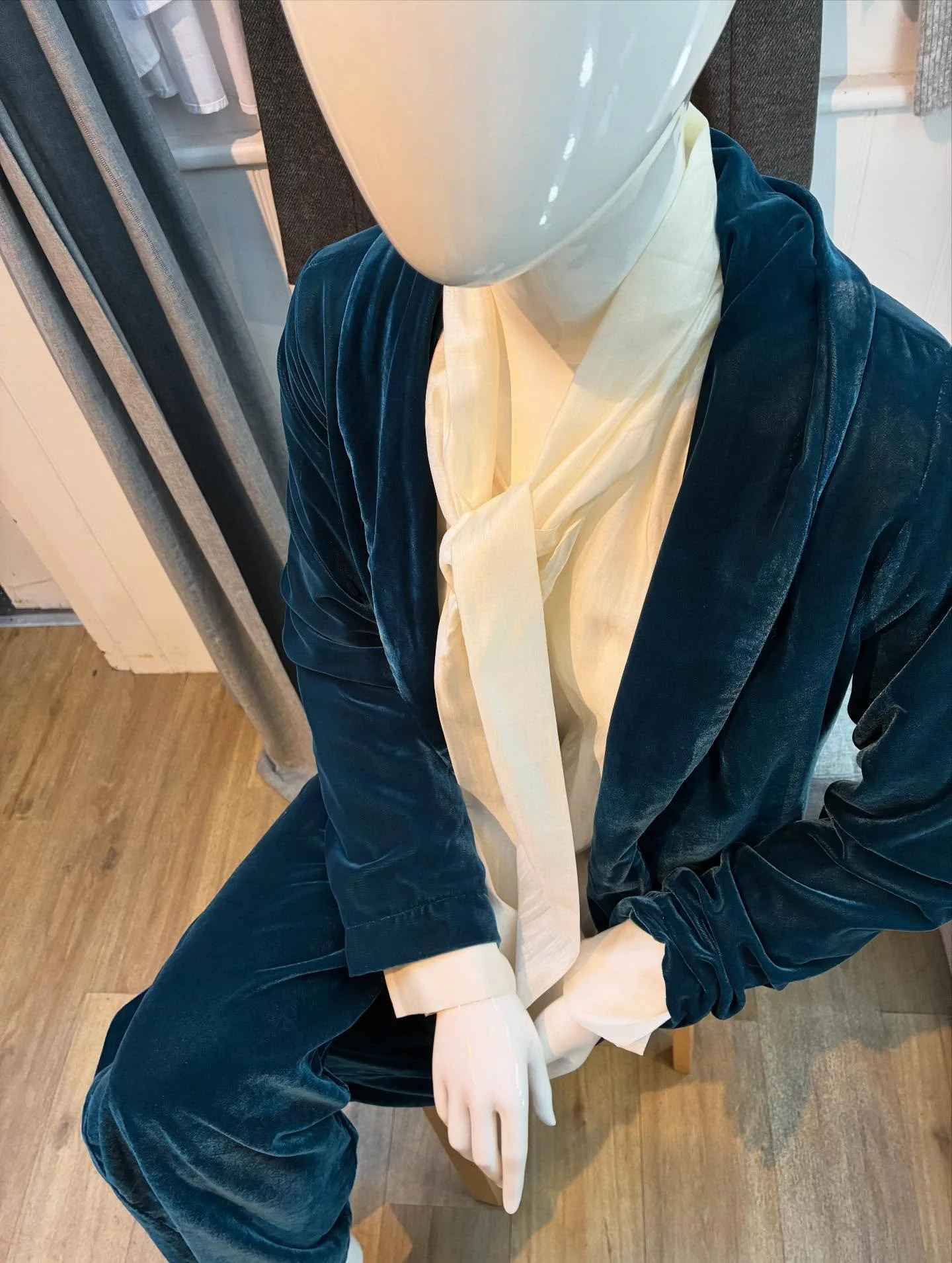 Some Joli looks for Christmas, including this gorgeous velvet suit just in.
.
.
.
.
.
.
.
.
.
.
.
.
#joli #suffolk #suffolksecrets #aldeburgh #aldeburghbeach #aldeburghhighstreet #fashion #retail #independent #independentdesigner #independentshop #in