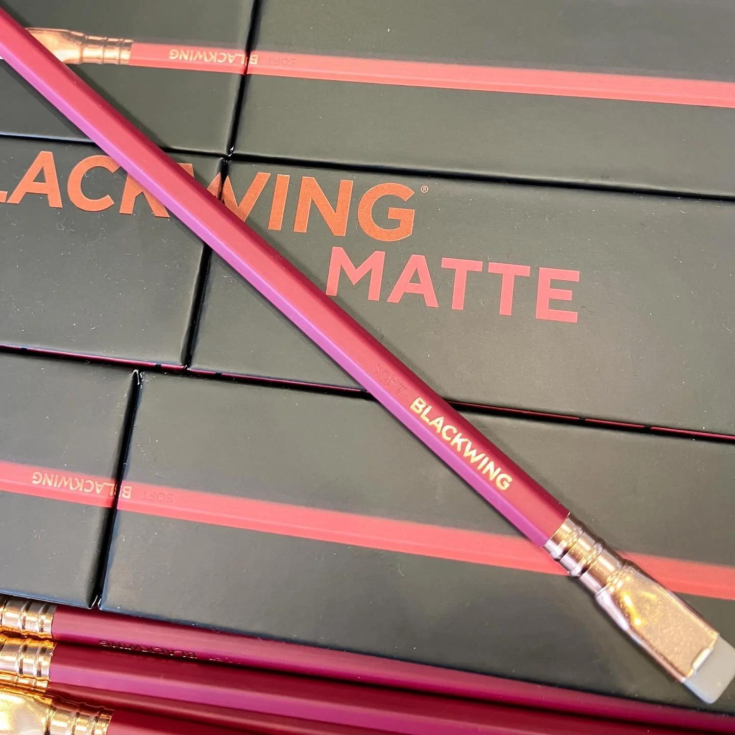 BlackWing Pencils are back in stock, in a variety of gorgeous limited edition designs&hellip; Limited edition Matte Red, the &ldquo;Frank Lloyd Wright&rdquo; commemorative style, and the &ldquo;Independent Bookstore&rdquo; Green/Gold, as well as it&r