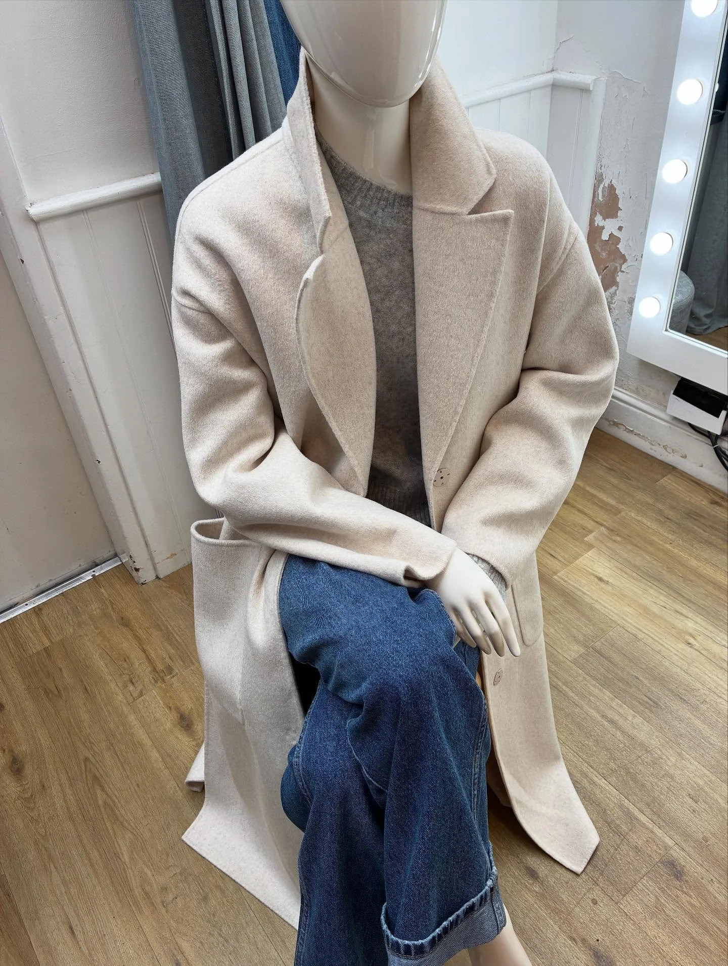 There&rsquo;s a chill in the air and we&rsquo;ve got you [literally] covered 🧊 we&rsquo;ve got a wide new selection of gorgeous coats in a variety of styles, lengths, fabrics, and colours. Come see for yourself on Aldeburgh High Street
.
.
.
.
.
.
.