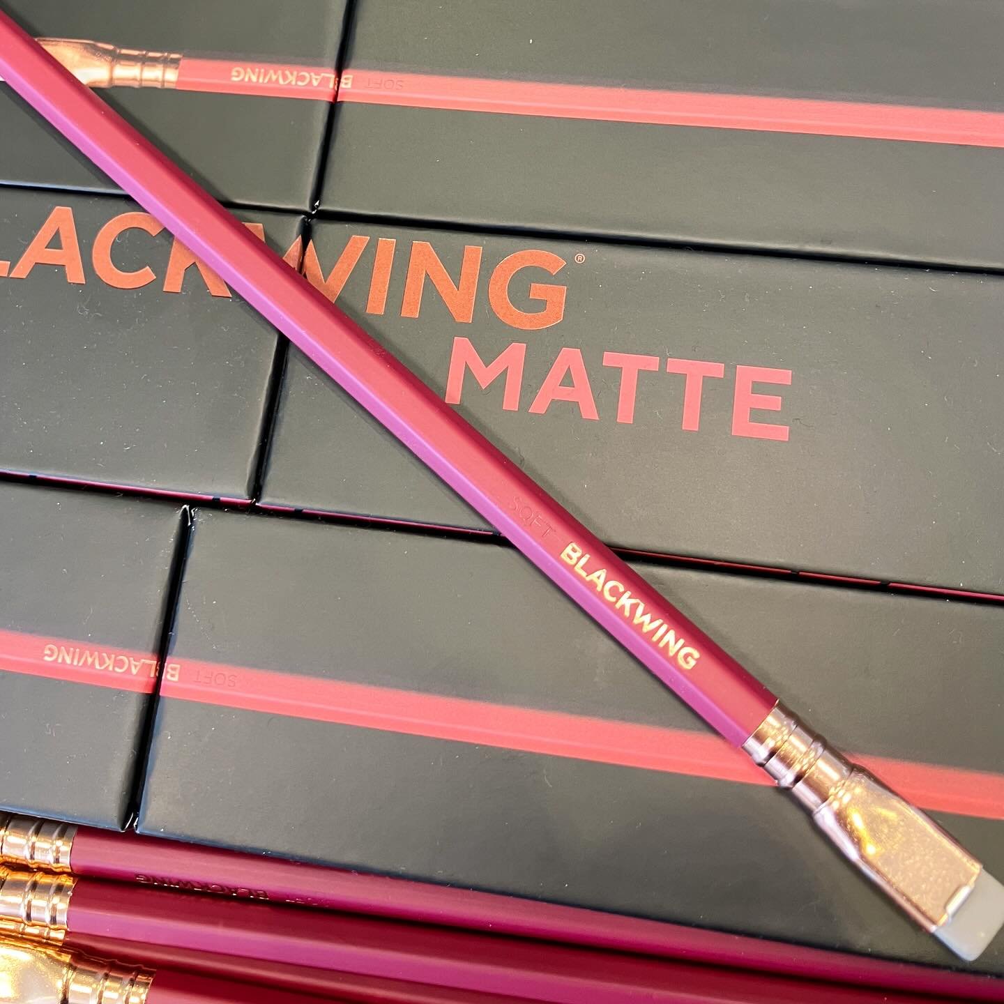 BlackWing Pencils are back in stock, in a variety of gorgeous limited edition designs&hellip; Limited edition Matte Red, the &ldquo;Frank Lloyd Wright&rdquo; commemorative style, and the &ldquo;Independent Bookstore&rdquo; Green/Gold, as well as it&r