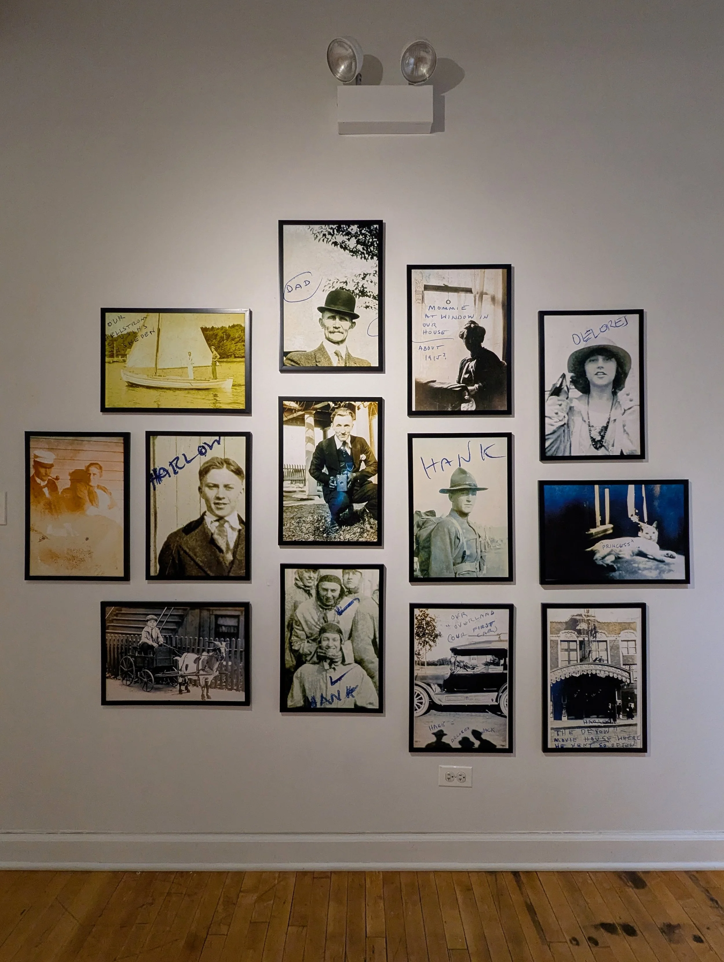 Hellstroms_Melrose_Str_Photo_Installation.jpg