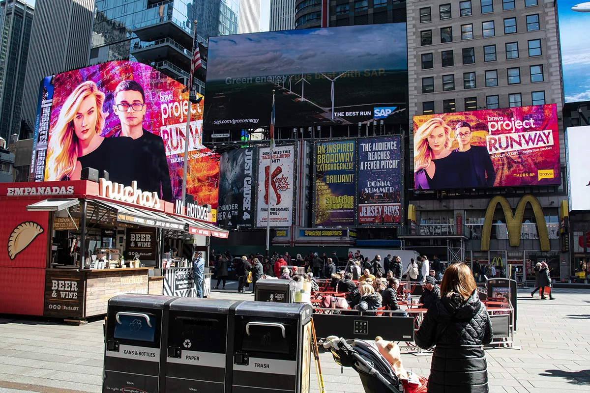 ICONARTS_KEYART_PROJECT_RUNWAY_OOH_TIMES-SQUARE_DIGITAL_ENVIRONMENTAL.jpg