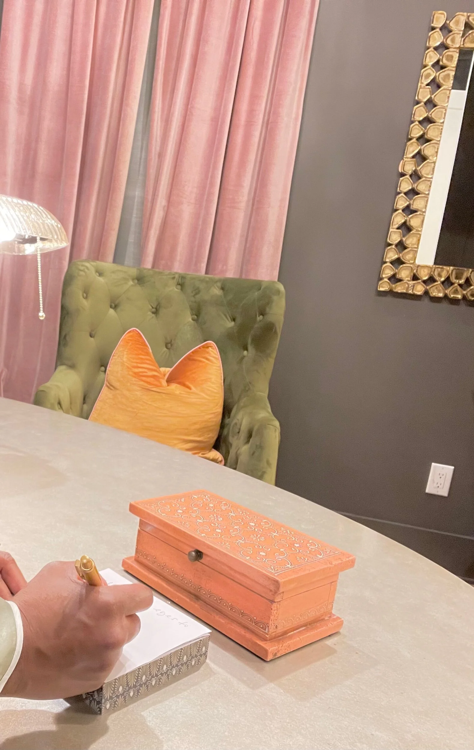 9FF063B7-7B5C-457F-8817-BEBFA574B39A