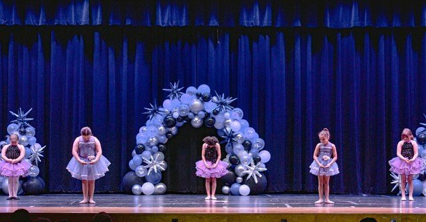 &ldquo;Anything Goes&rdquo; 💙🖤💙
📸: @elijah_photography2021