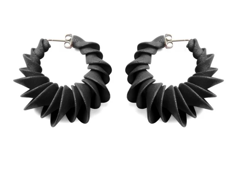 BailongEar1_BLK-800x600.jpg