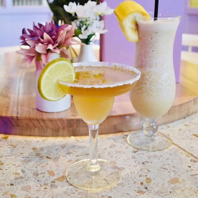 These glasses contain that Friday feeling! You deserve a delicious meal and a time to chill to start the weekend right 😉
#misspings #misspingsthaieatery #thaieatery #cocktails #tgif #weekend #drinks