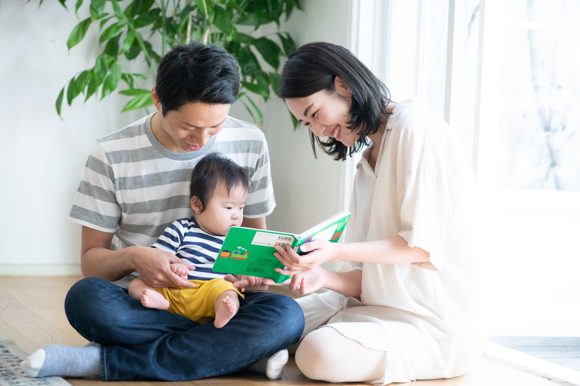 21年 0歳児への読み聞かせにおすすめの絵本10選 Famm ファム 家族アルバムや無料 フォトカレンダー フォトアルバムなどで 子育てをもっと楽しく