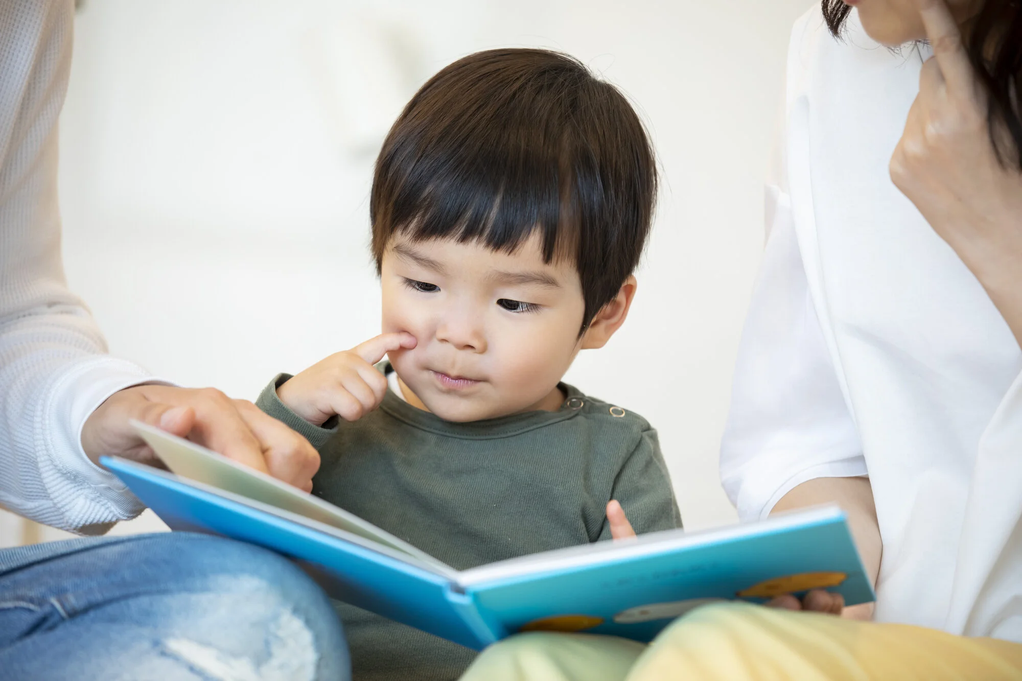 21年 0歳児への読み聞かせにおすすめの絵本10選 Famm ファム 家族アルバムや無料 フォトカレンダー フォトアルバムなどで 子育てをもっと楽しく