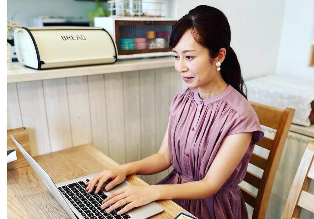 知識ゼロから学び、在宅Webデザイナーに。  受注のない状態を打開した「初心者だからこその視点」とは？