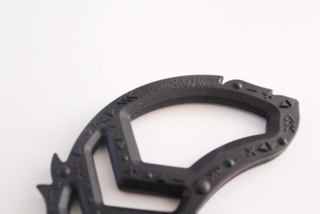 teether feather black.jpg