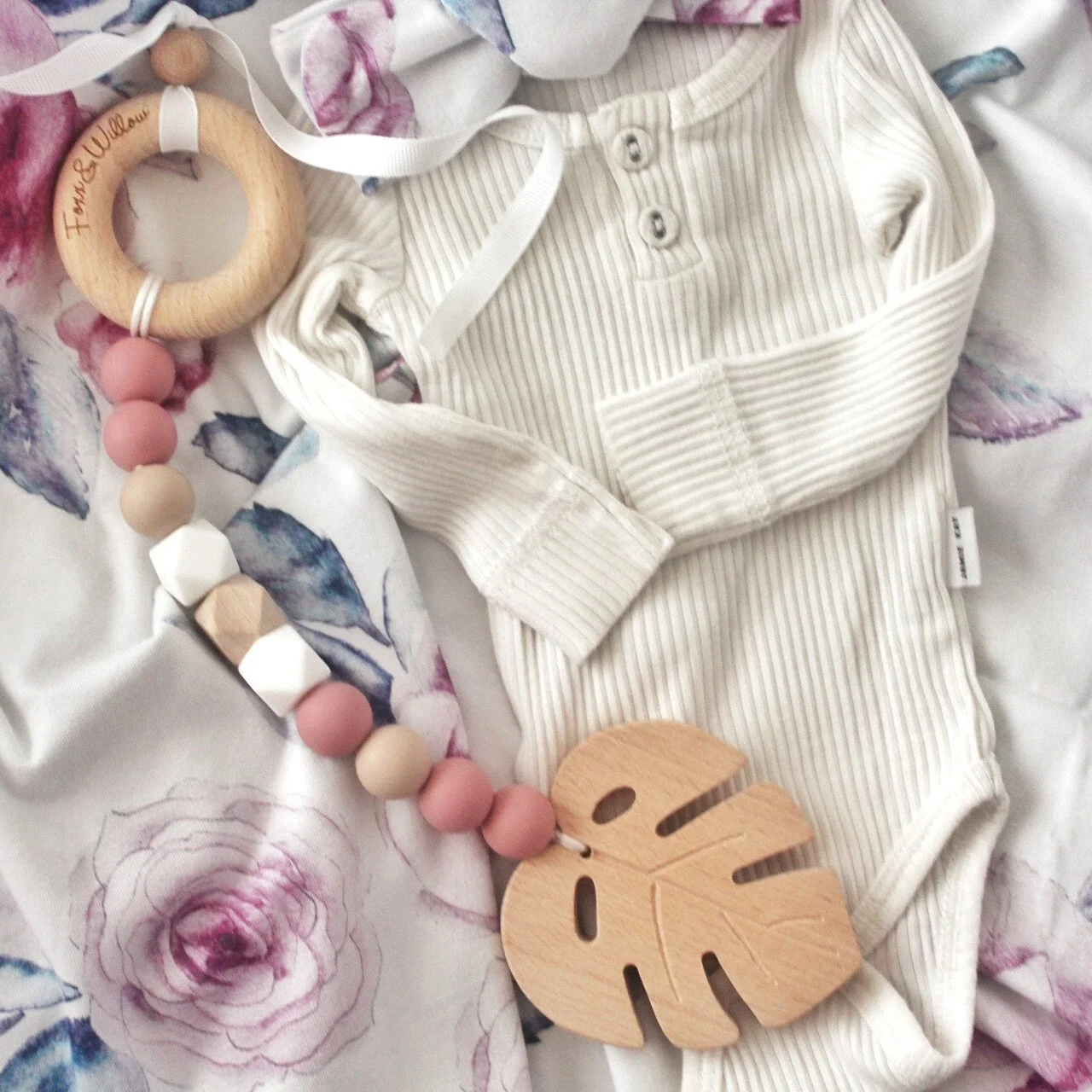 pram toy monstera blush 2.jpg