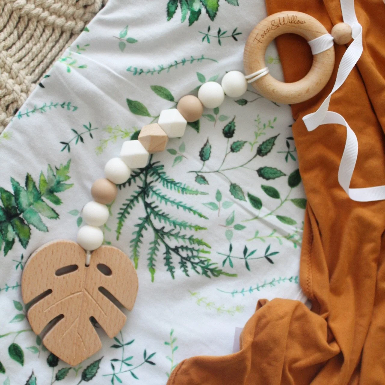 pram toy monstera white.jpg