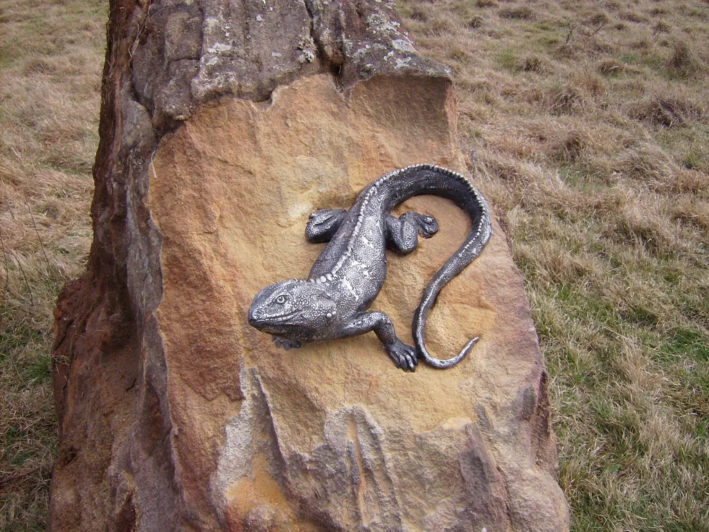 stainless steel water dragon, wolgan valley resort (1024x768).jpg