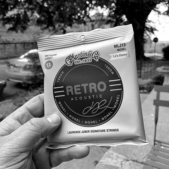 I haven&rsquo;t been willing to try new strings in six years because I love my @daddarioandco Phosphor Bronze 13s but these new @martinguitar Retro strings came highly recommended and I&rsquo;m looking forward to seeing how they sound!