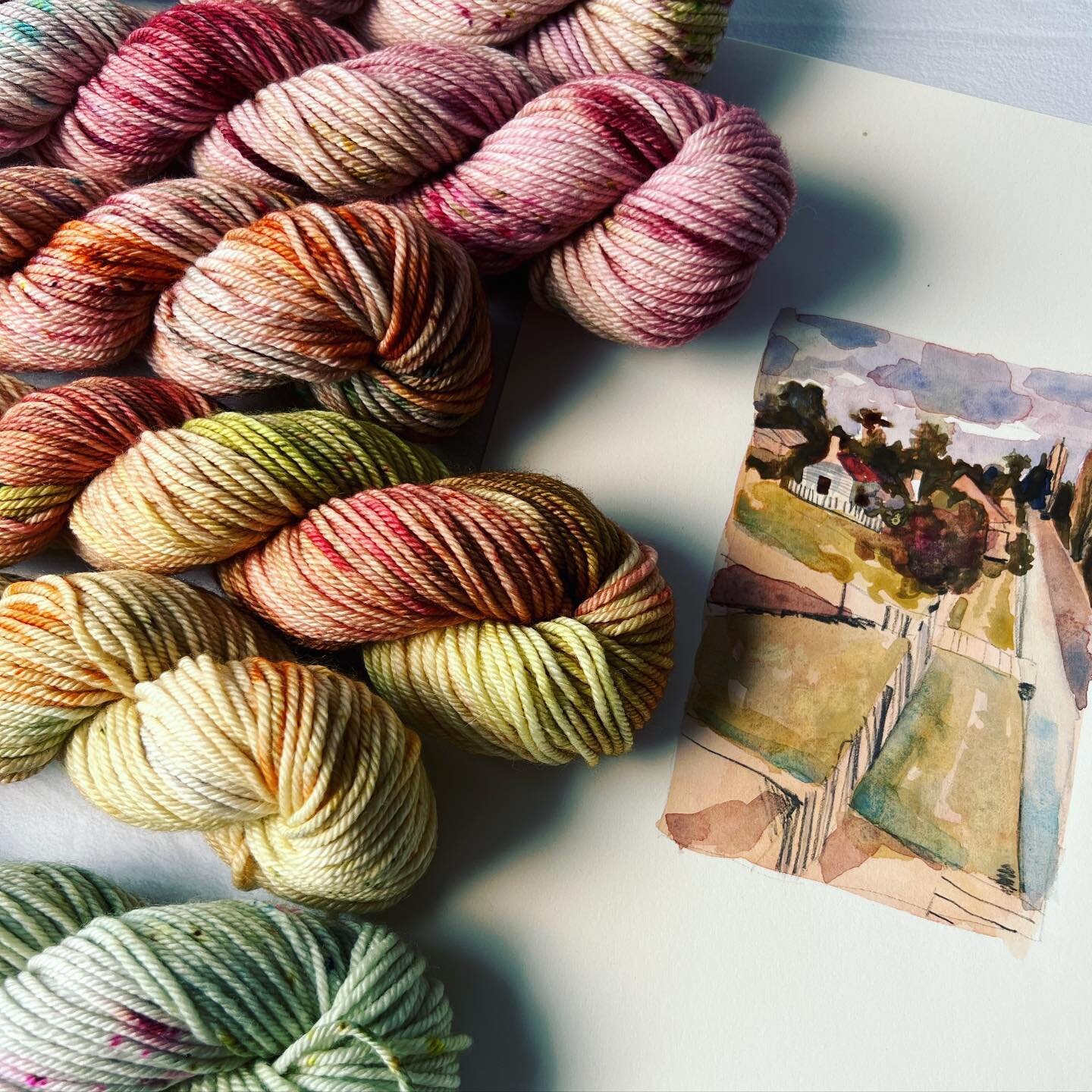 Shop update is now live and I added a few yarn treasures to my stash sale also. Happy Monday! 
#vintagespeckles #speckledsquaresblanket #soulyarn #handpaintedyarn #yarnforthesoul