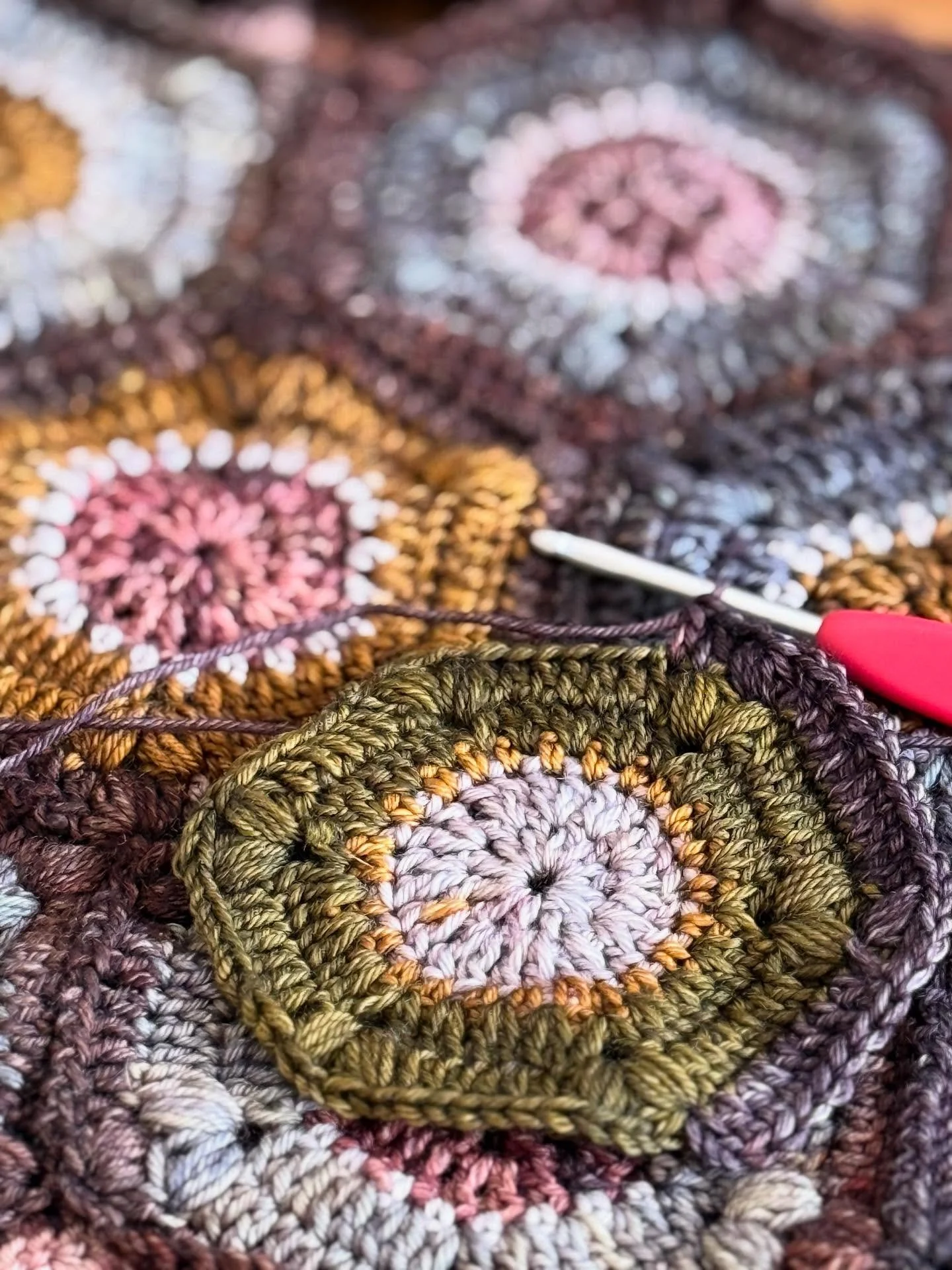 Picking up this after nearly 12 months. Loving these @unionfibre rich dark colours  on a very chilly winter day today.