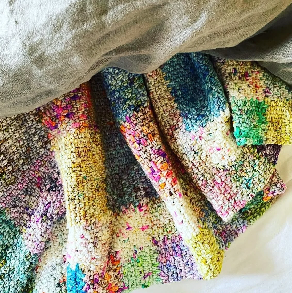 Thanks for all the new love for this little blanket in the last day or so. It&rsquo;s making me want to start a new one&hellip; but I currently have 5 other blankets on the go 😝 Thanks to @littlewoollie for posting about it.
Speckled Squares Blanket