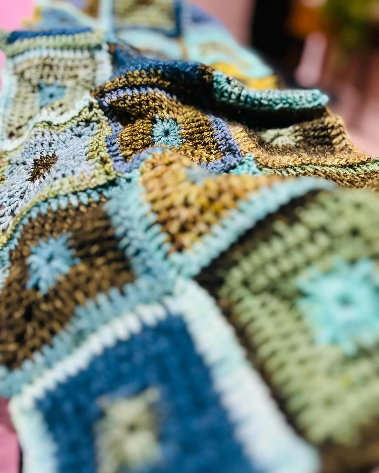 I&rsquo;ve picked up my hook again after a 6 months or more hiatus. Loving these colours from @grenouilleco These advent calendars are such a joy to dig into, every colour works so well together. I&rsquo;m even throwing in a bit of kidsilk here and t