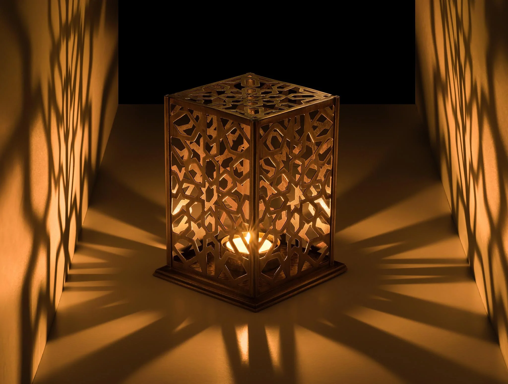 ali-wafa-handcrafts-metal-lantern-product-photographer-in-egypt.jpg