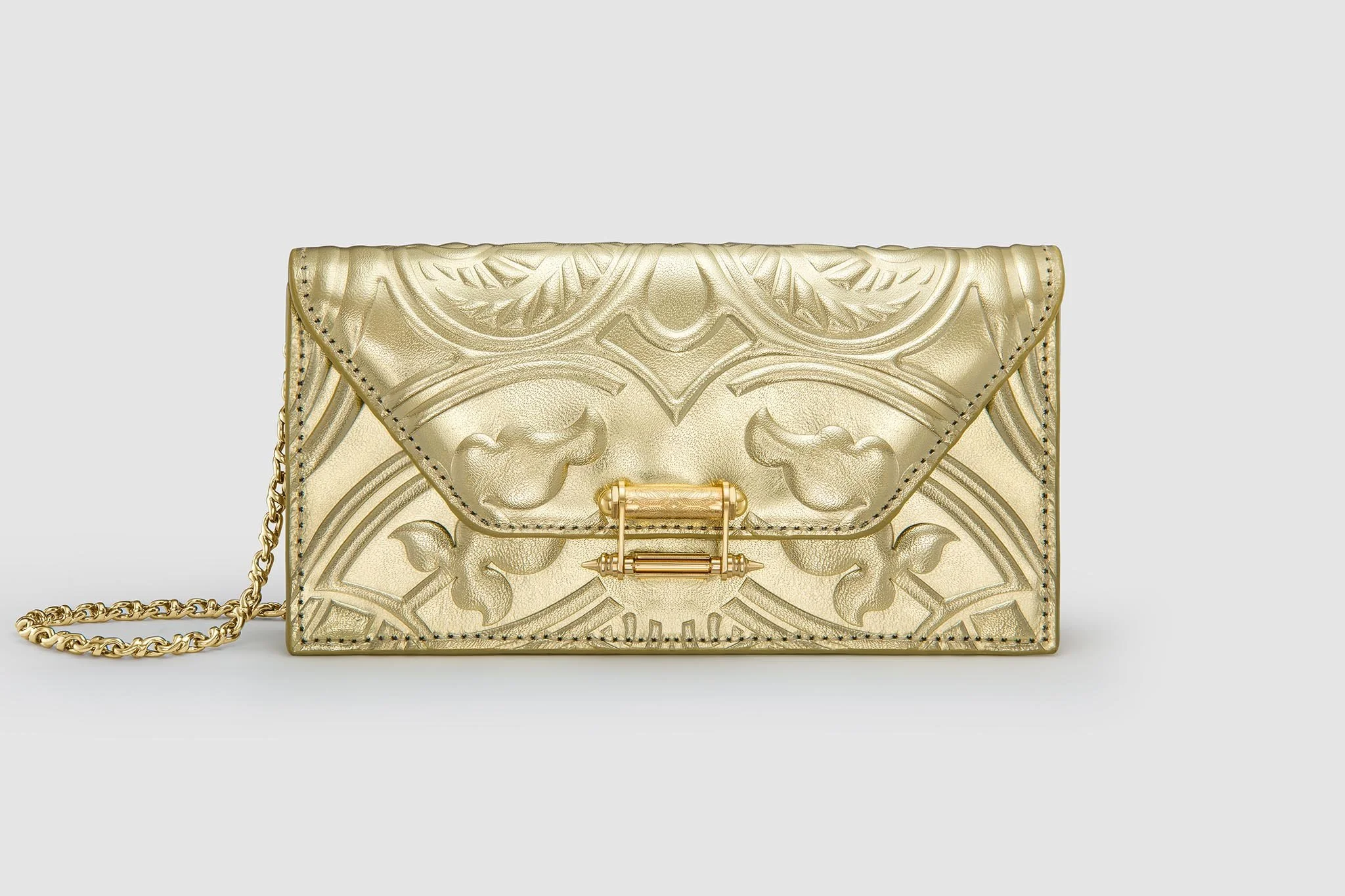 okhtein-pochette-product-photographer-in-egypt-front.jpg