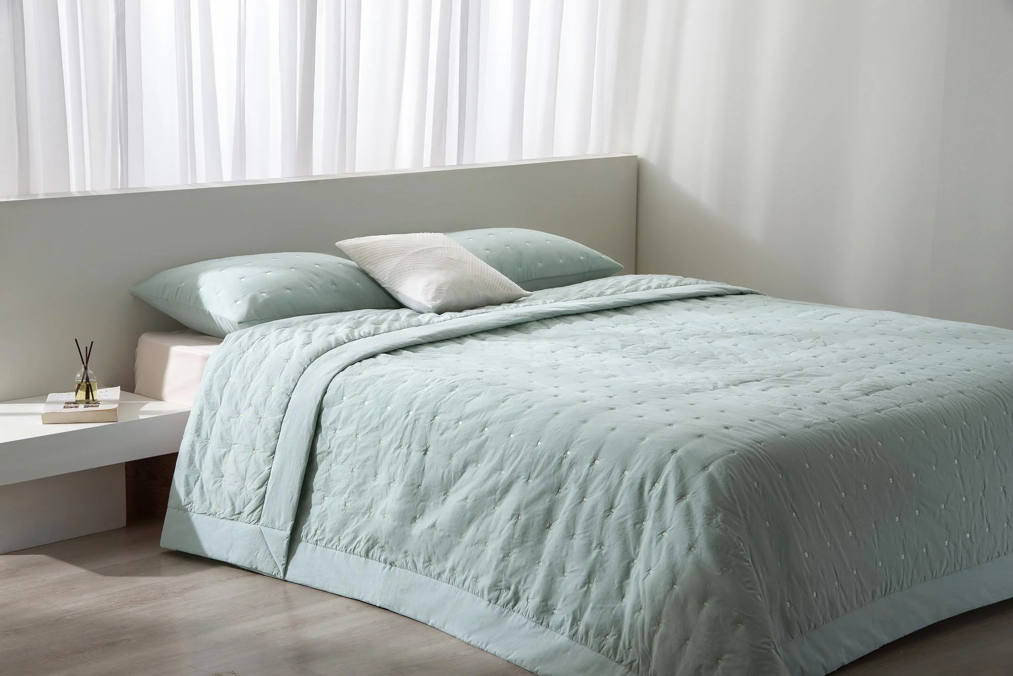 lilly-home-premium-bedspread-lifestyle-product-photographer-in-egypt.jpg