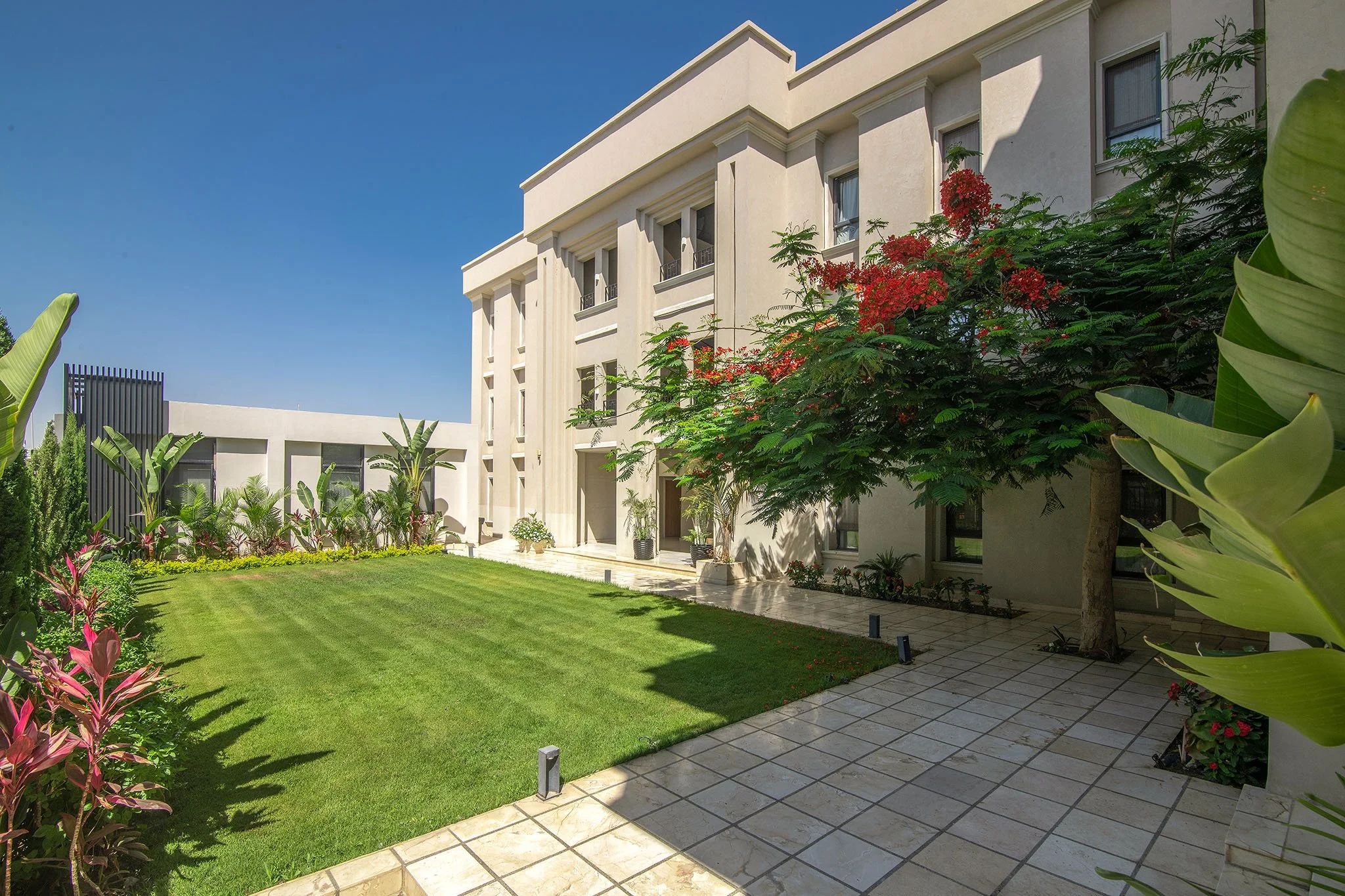 avenue-boutique-hotel-landscaped-courtyard-outdoor-garden-hospitality-photography-egypt.jpg