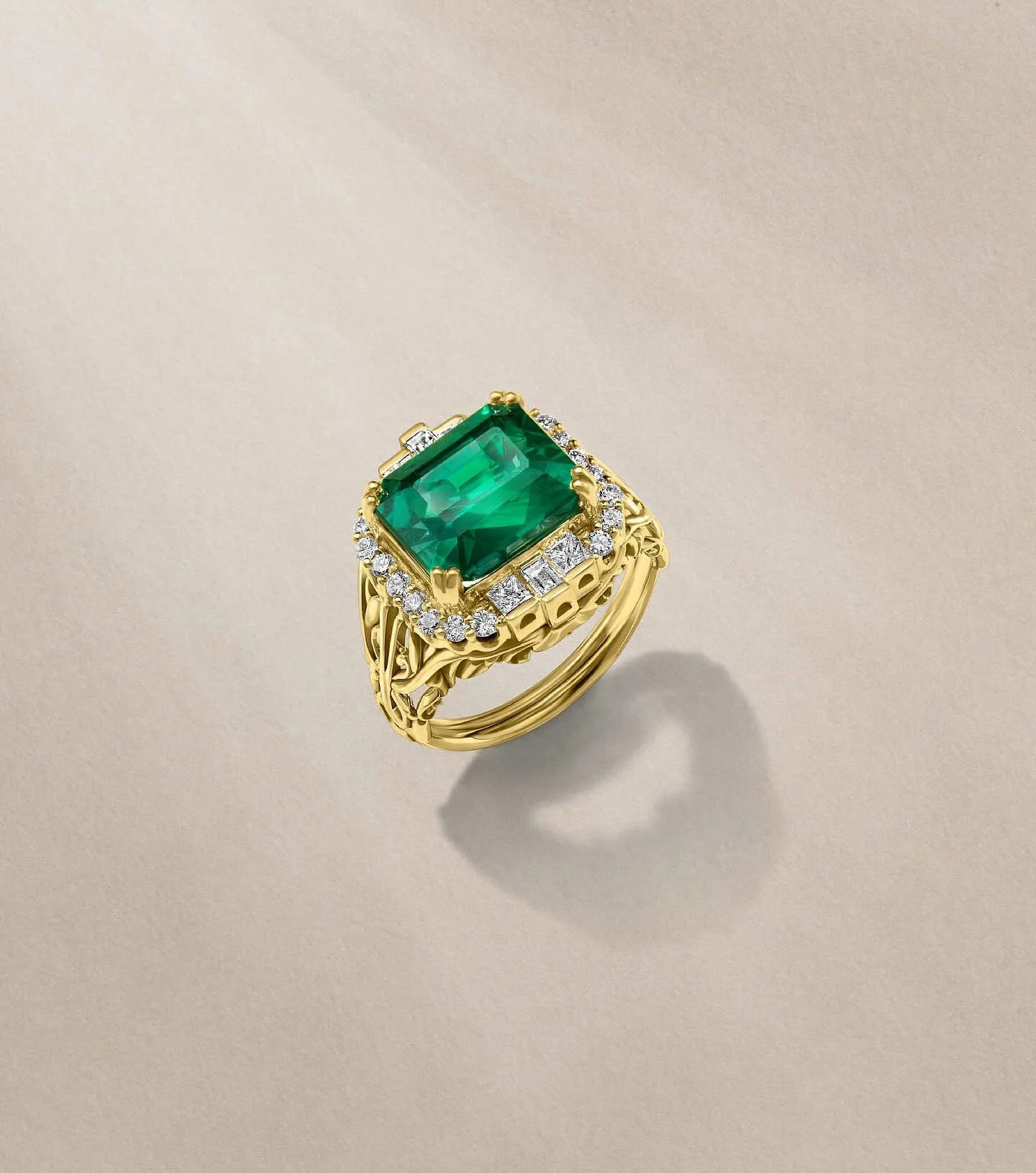 emerald-gold-ring-jewelry-photography-egypt.jpg