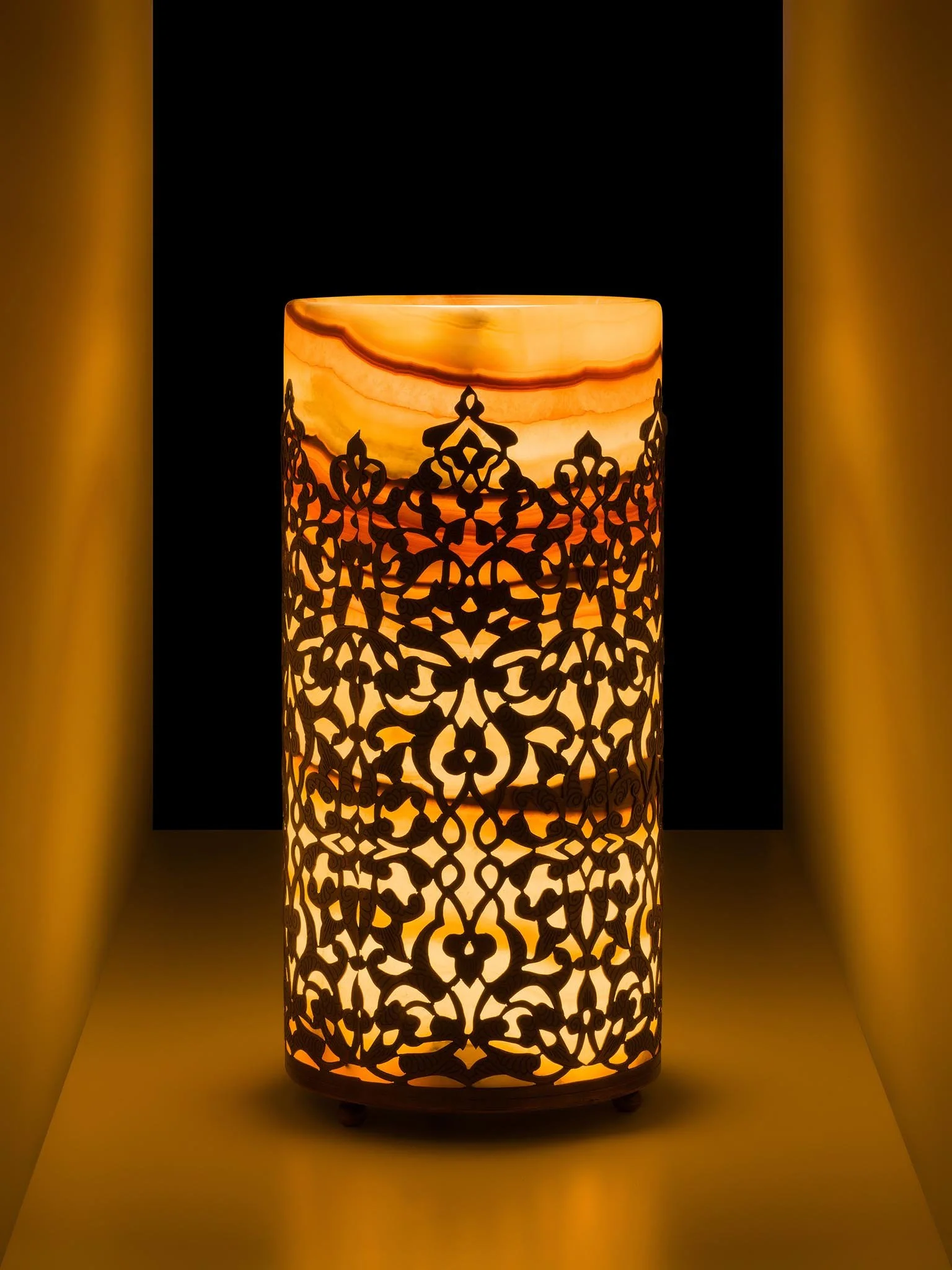 ali-wafa-handcrafts-alabaster-cylinder-lamp-product-photographer-in-egypt.jpg