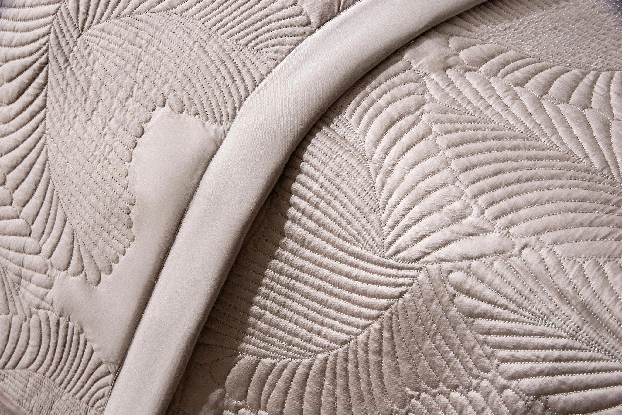 lilly-home-luxury-bedding-fabric-close-up-product-photographer-in-egypt.jpg