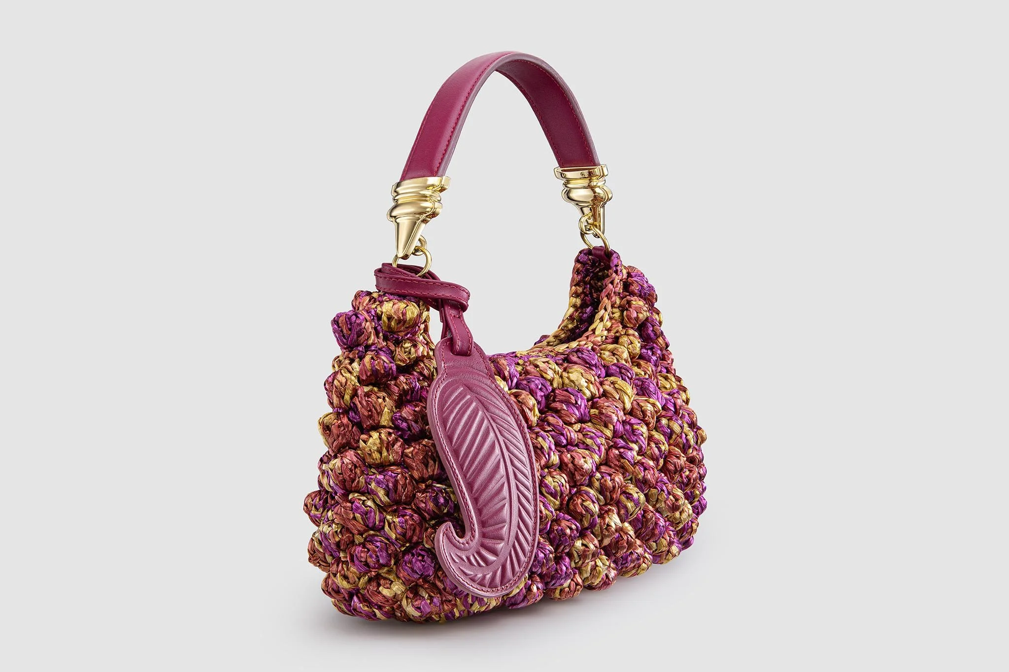 okhtein-product-photographer-in-egypt-crochet-hobo-bag-angle.jpg