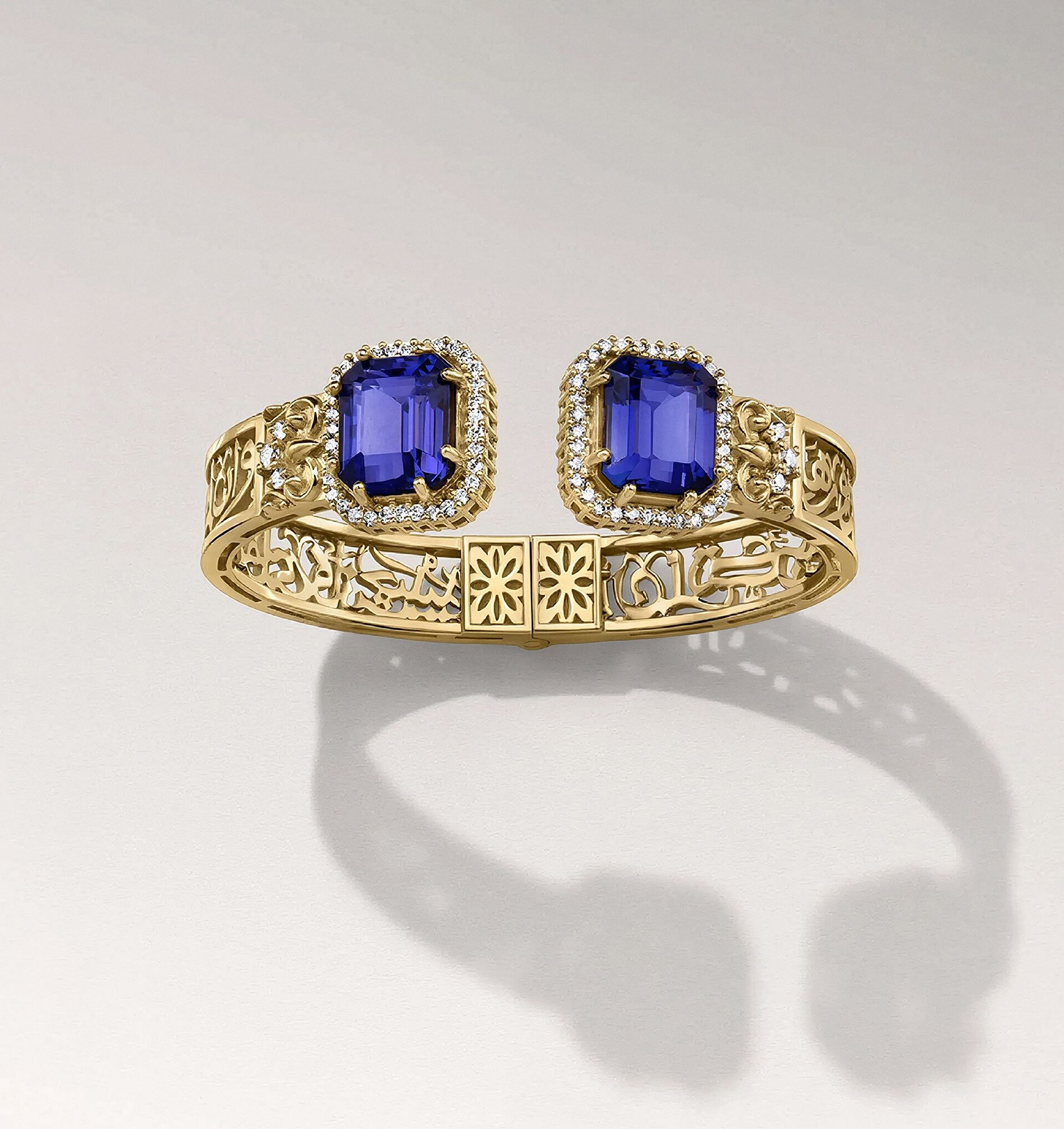 sapphire-gold-bangle-jewelry-photographer-egypt.jpg