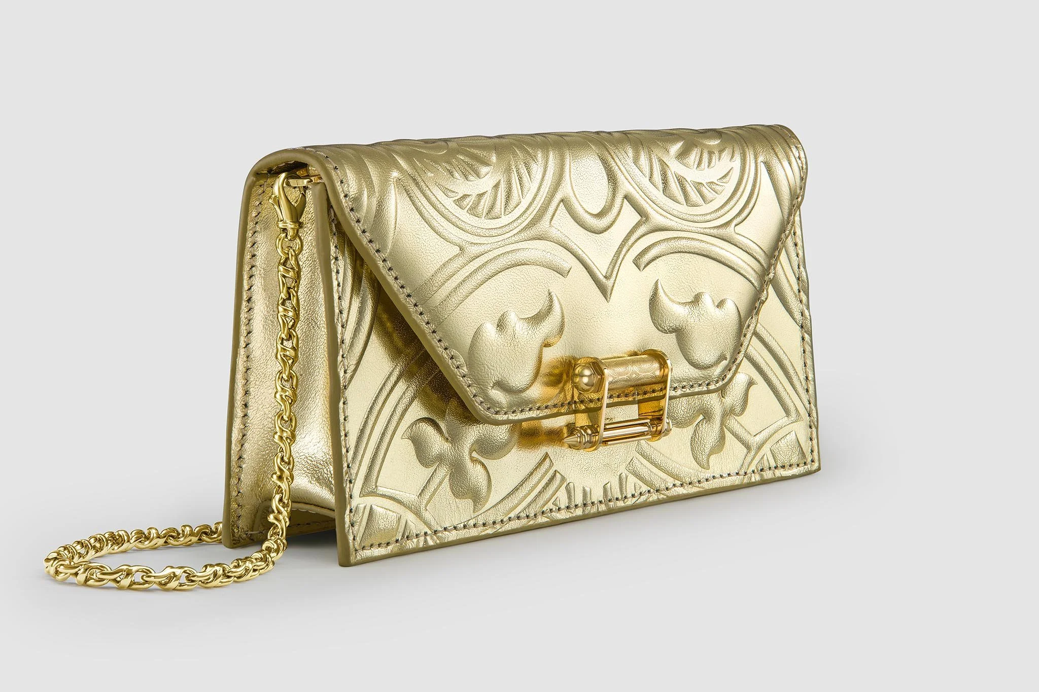 okhtein-pochette-product-photographer-in-egypt-angle.jpg