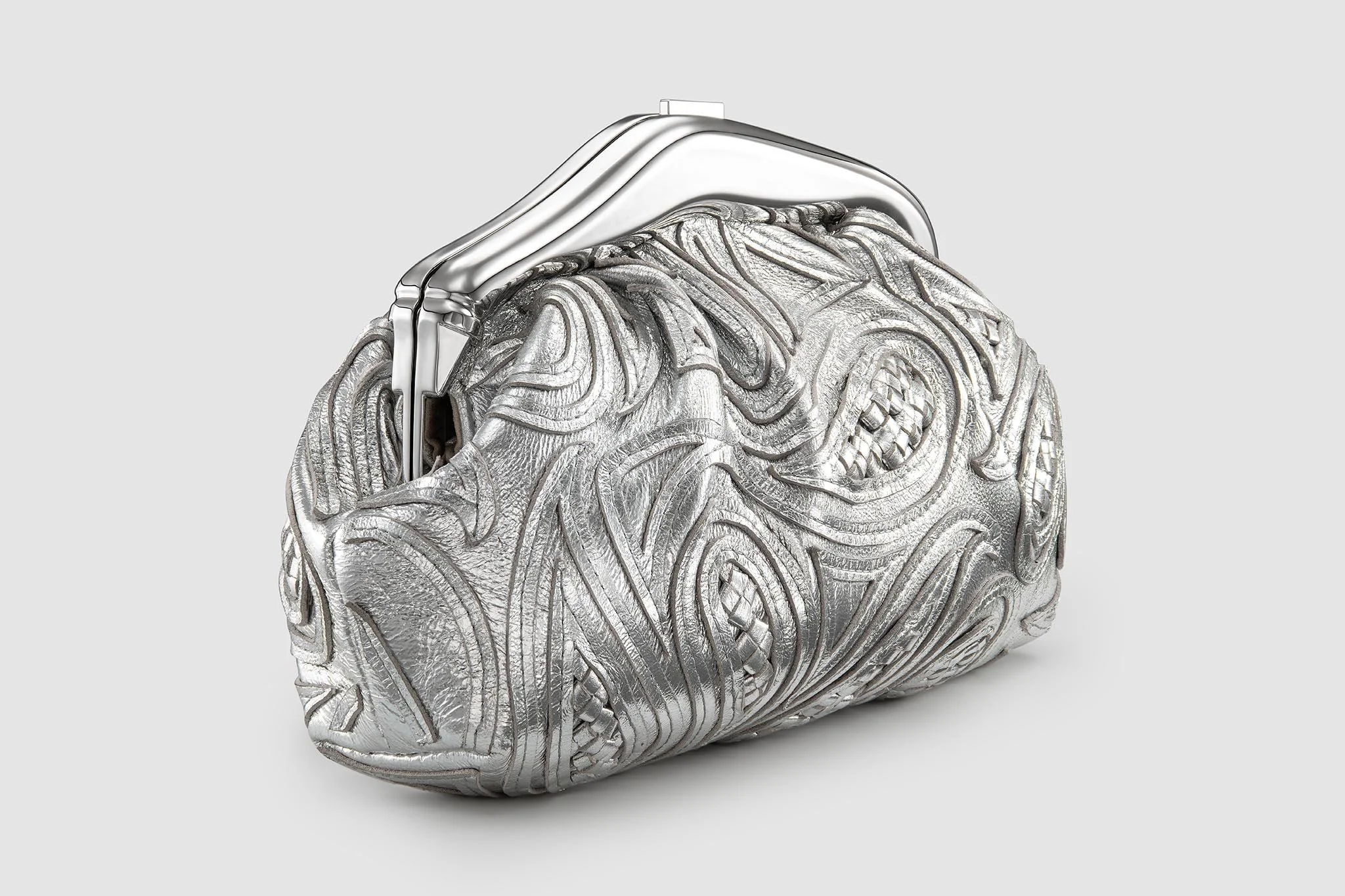 okhtein-malleable-clutch-silver-side-product-photographer-in-egypt.jpg