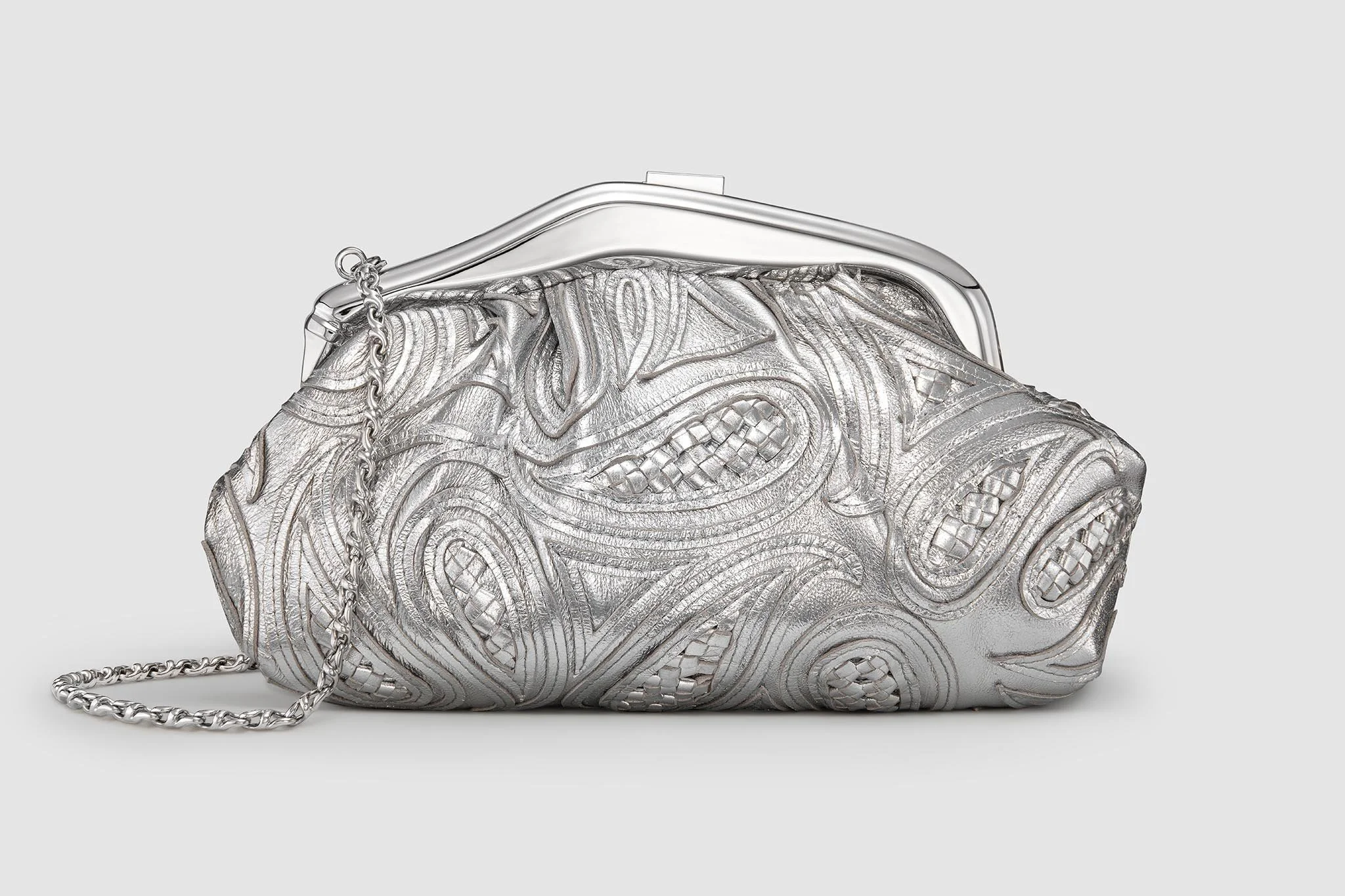 okhtein-malleable-clutch-silver-front-product-photographer-in-egypt.jpg