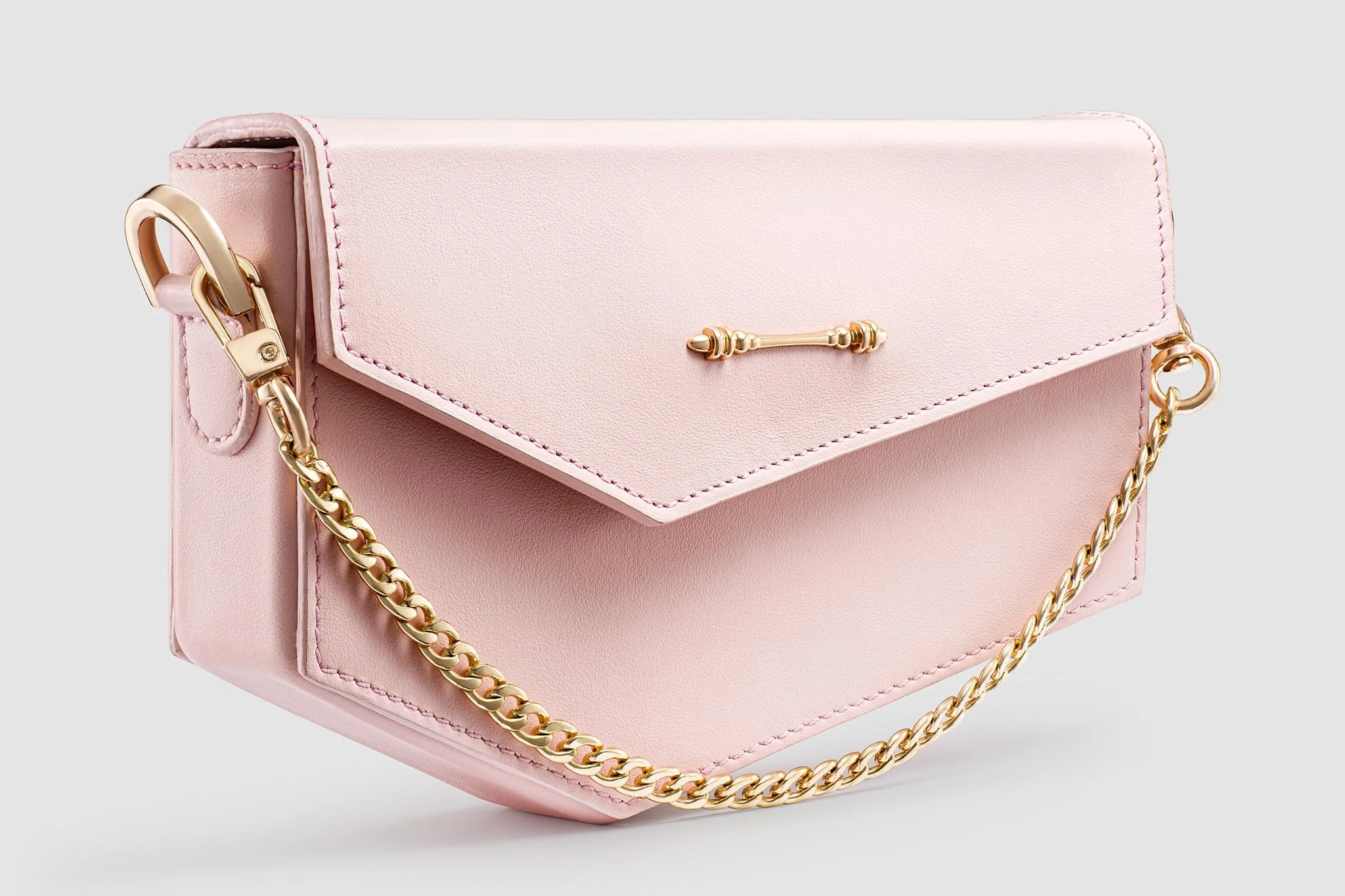 okhtein-the-stud-pouch-perspective-product-photographer-in-egypt.jpg