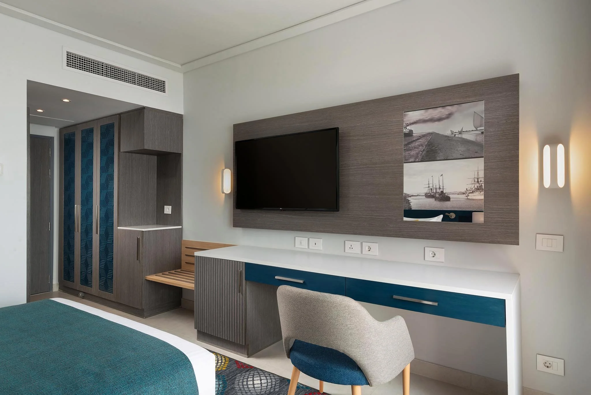 mercure-ismailia-forsan-island-hotel-04-deluxe-room-tv-work-desk-hospitality-photographer-egypt.jpg