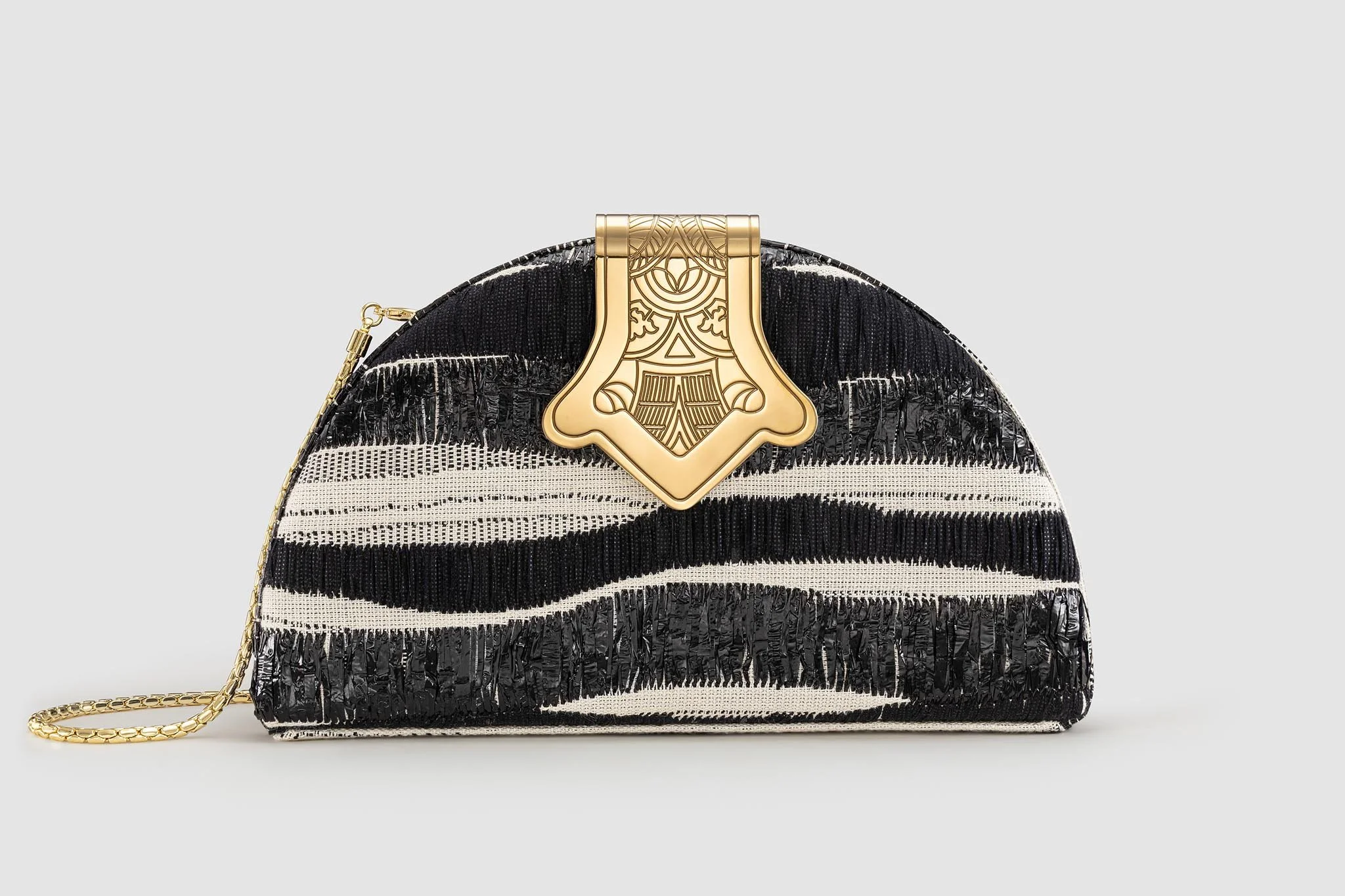 okhtein-dome-clutch-black-white-front-product-photographer-in-egypt.jpg