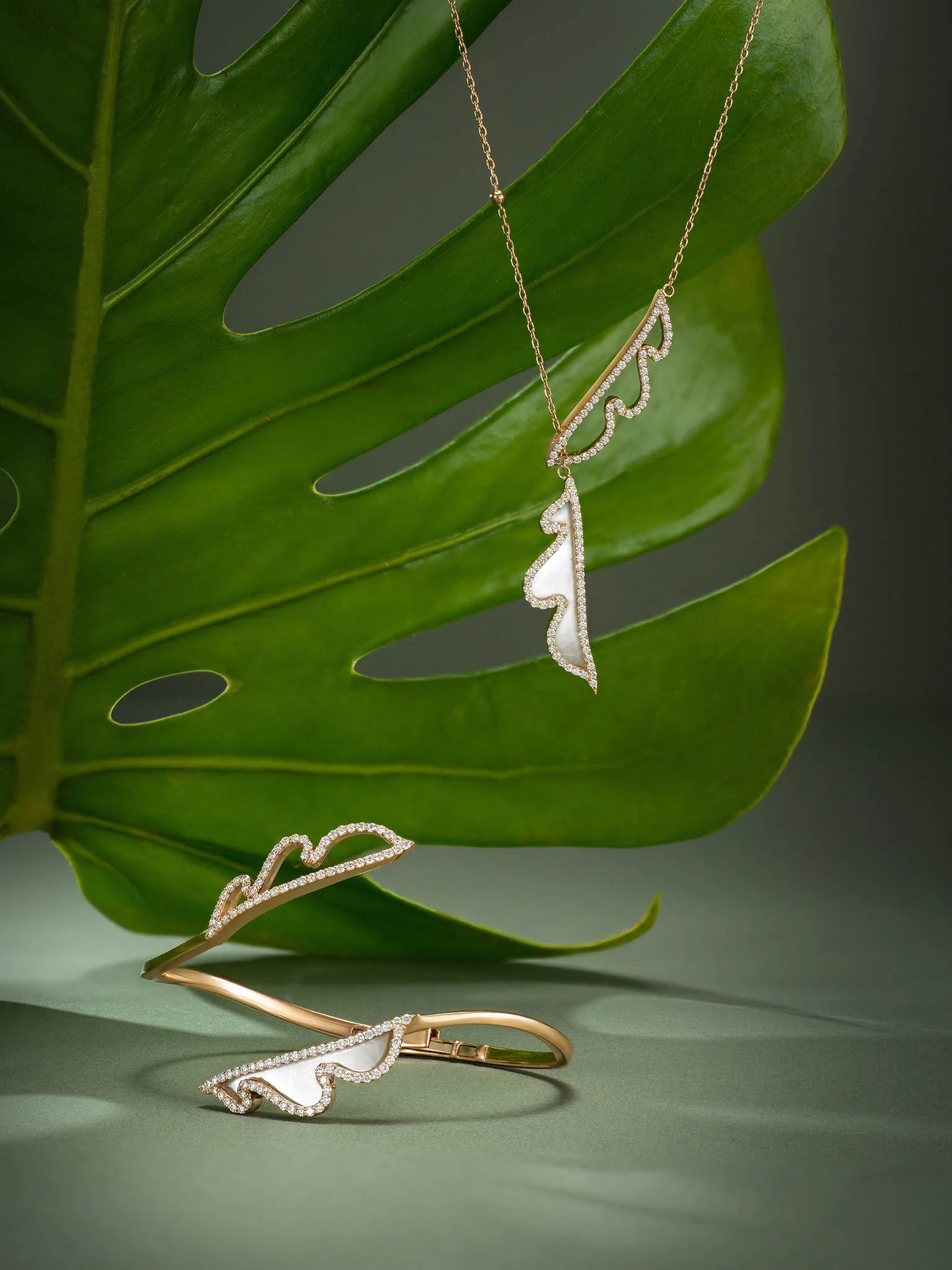 gold-leaf-necklace-bracelet-asseel-jewelry-photographer-egypt.jpg